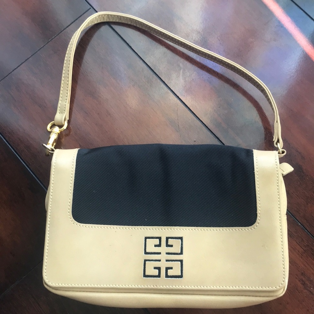 VINTAGE GIVENCHY HANDBAG 👜